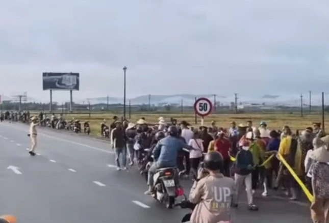 rất nhiều vấn đề phát sinh khi thầy Thích Minh Tuệ bộ hành